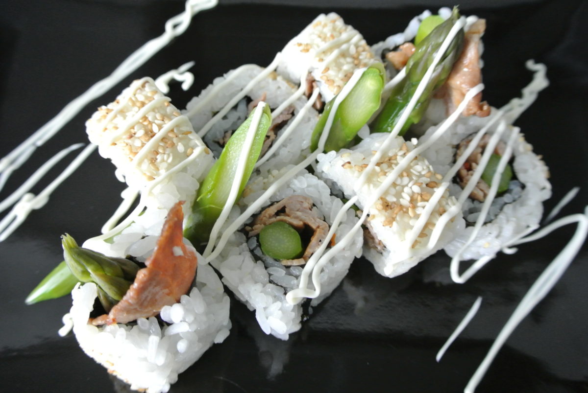 Inside-Out Roll mit Spargel
