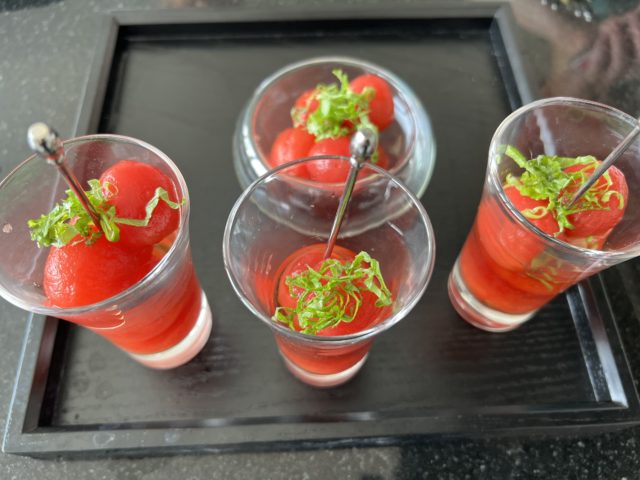 Mini-Tomaten-Salat in kalter Dashi Suppe