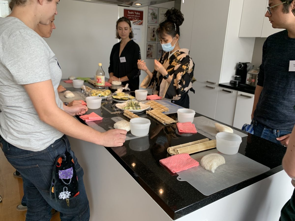 inside-out roll sushi class in October2020 (1)